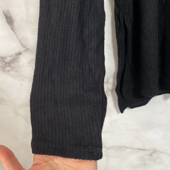 Status by Chenault Black Slit Side Rib Turtleneck Top - Picture 4 of 9